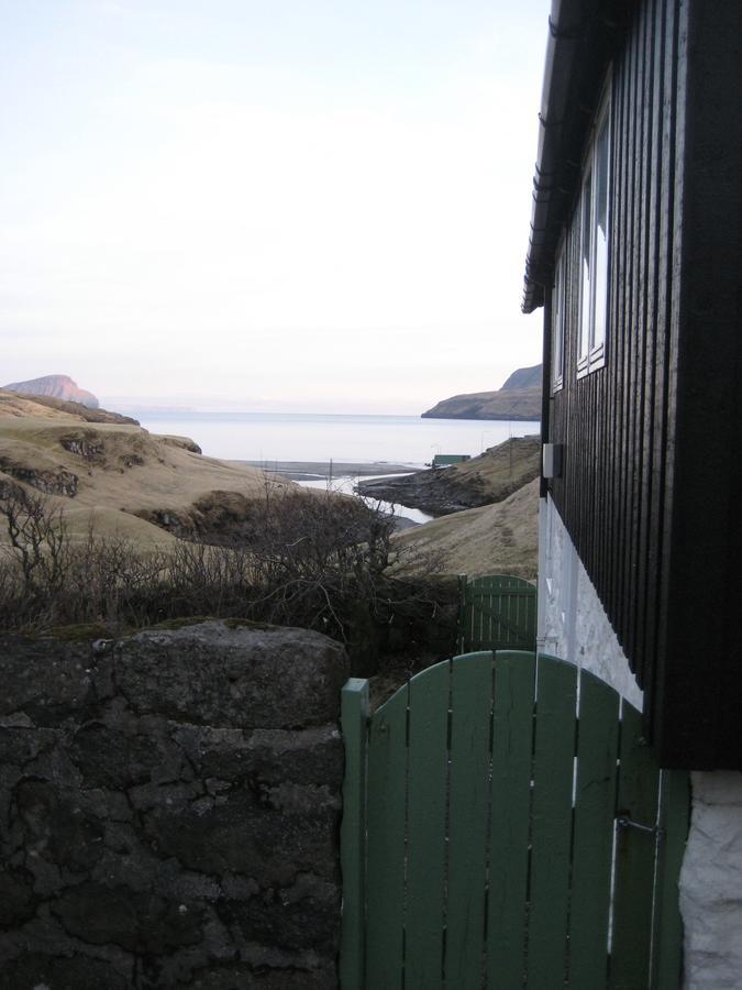 Idyllic House Near River And Ocean Villa Leynar Bagian luar foto